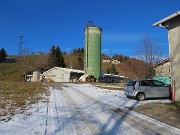 07 Lascio l'auto a Lavaggio (1190 m) con alto silos-palestra d'arrampicata